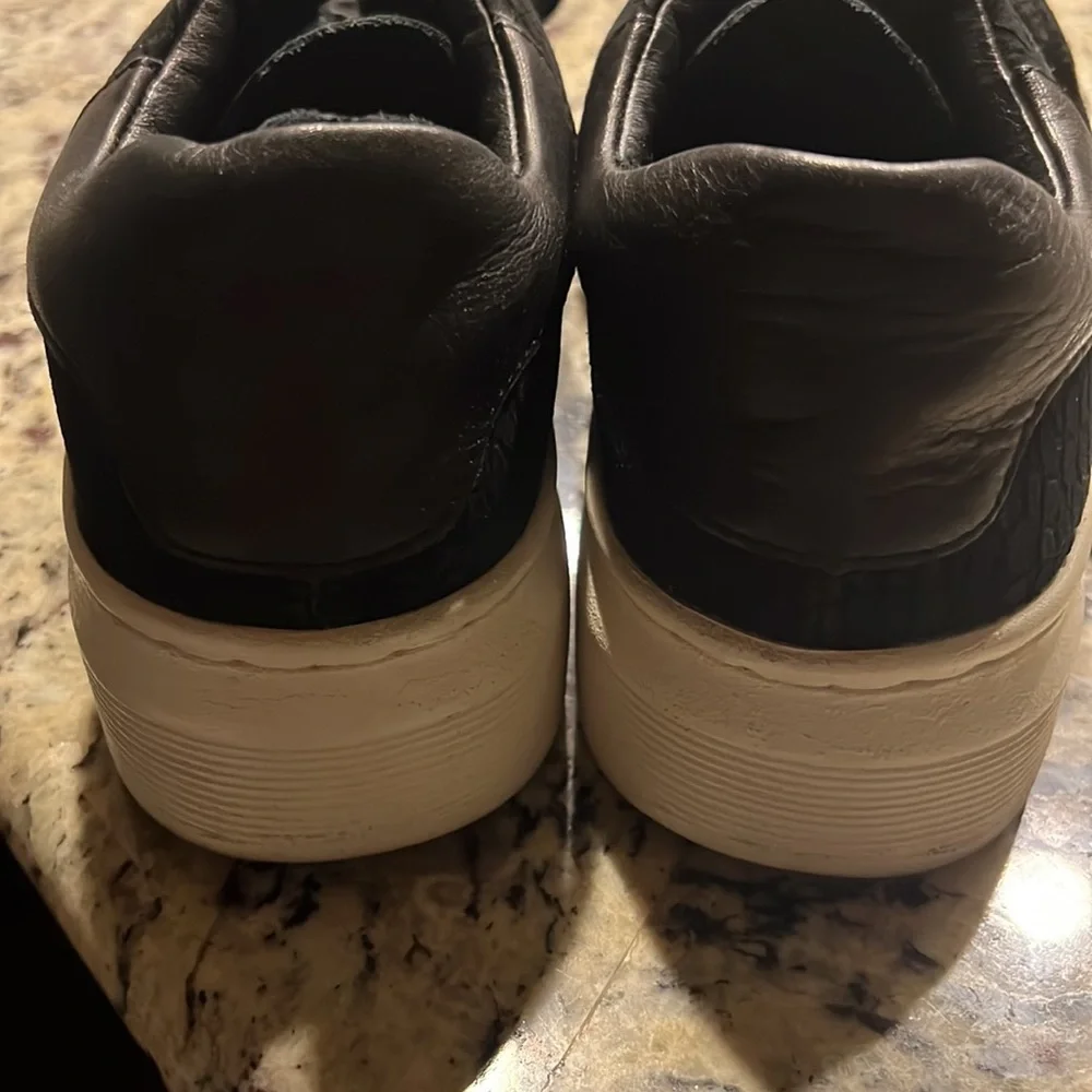 Sofft women Black Textured Sneakers - Picture 16 of 16